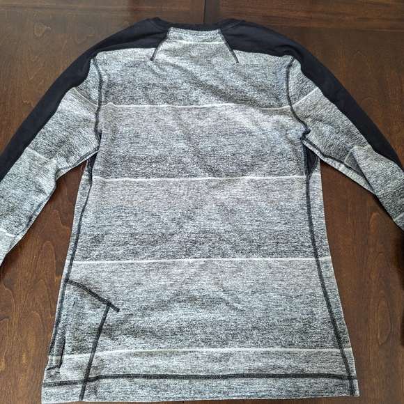 Lululemon Men’s Long Sleeve Velocity medium - Picture 2 of 7